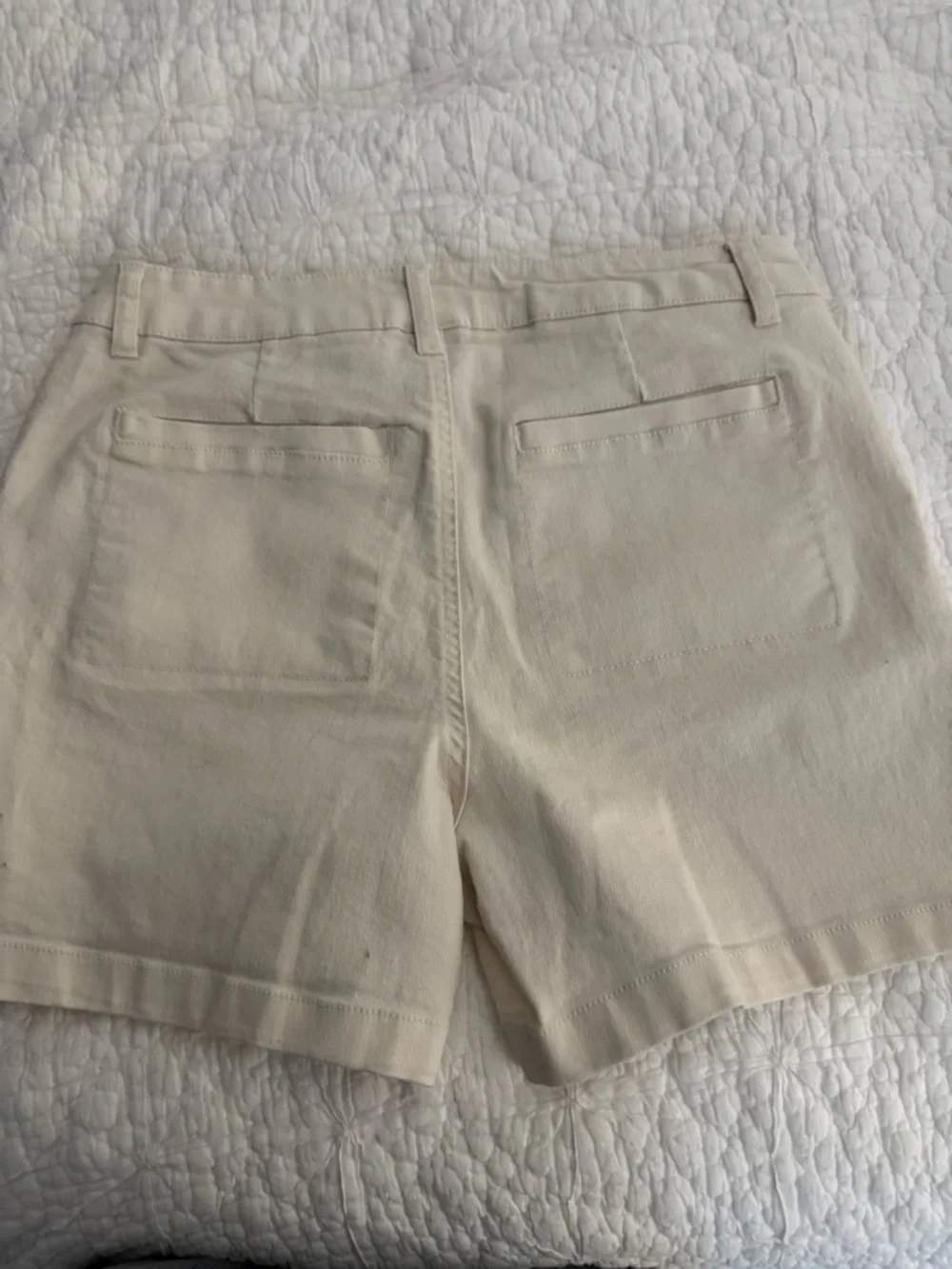 D. Jeans Women’s Solid Front Patch Pocket Shorts in Off White Beige Size 6 - Picture 3 of 6